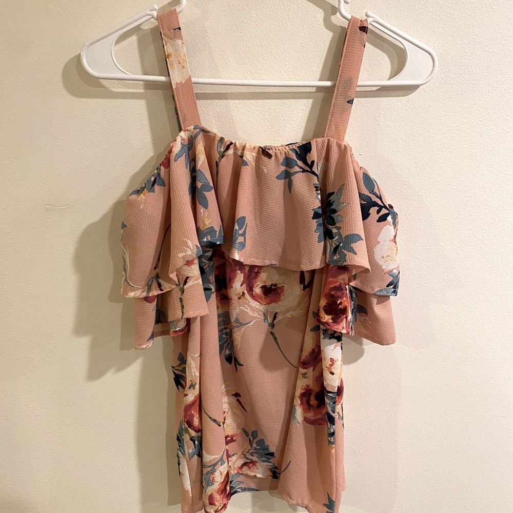 Floral shoulder cut out tank top. Size small.